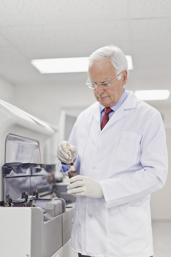 Scientist working in pathology lab Photograph by Hybrid Images