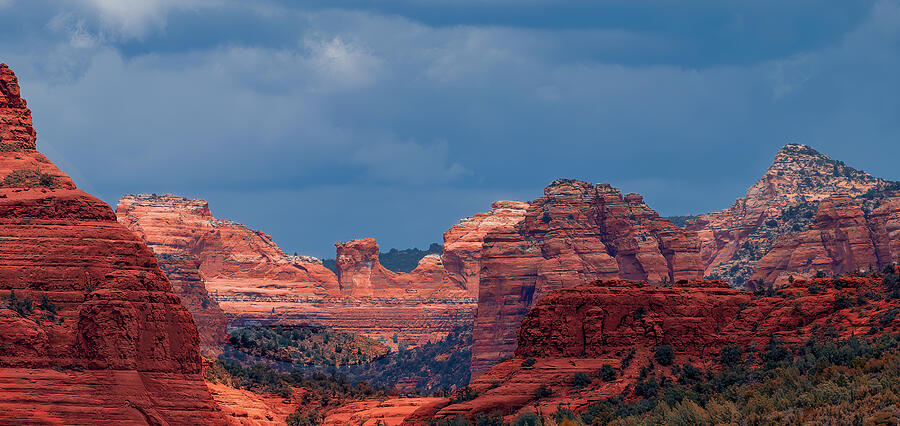 Rock Formations Photograph - Sedona Red Rocks Depth by Jim Wilce