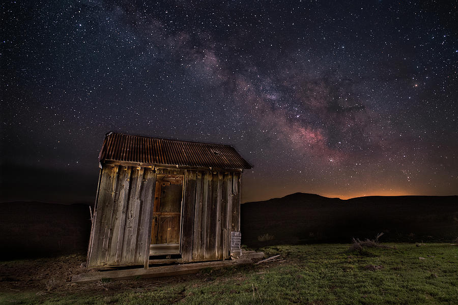 Shack Under the Stars Photograph by Mike Lee