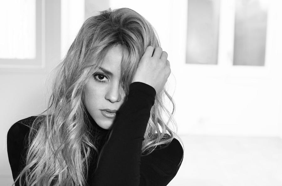 Shakira Singer Grayscale Of Woman Singer Blond Black And White Shakira