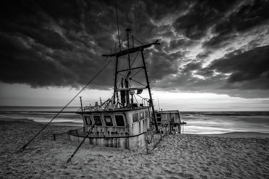 Spring Photograph - Shipwreck of the Ocean Pursuit Black and White by Rick Berk