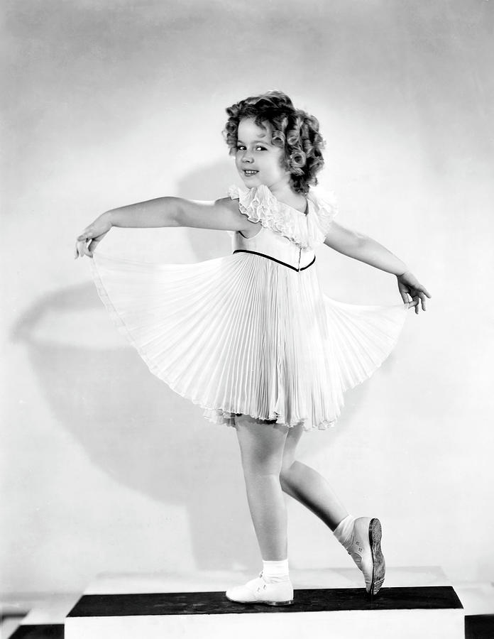 SHIRLEY TEMPLE in CURLY TOP -1935-, directed by IRVING CUMMINGS. Photograph by Album