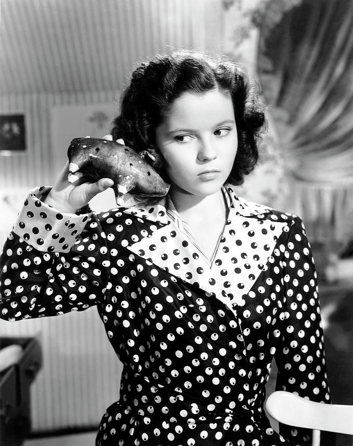 Shirley Temple Photograph - SHIRLEY TEMPLE in KATHLEEN -1941-, directed by HAROLD S. BUCQUET. by Album