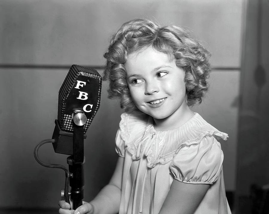 Shirley Temple Photograph - SHIRLEY TEMPLE in POOR LITTLE RICH GIRL -1936-, directed by IRVING CUMMINGS. by Album