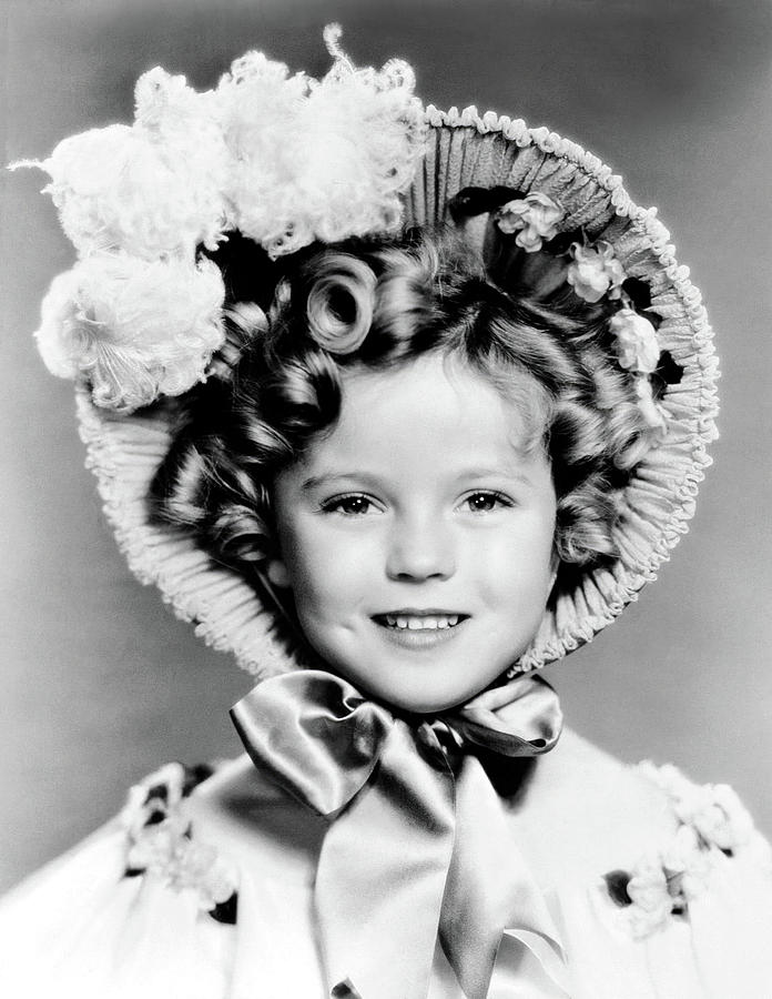 SHIRLEY TEMPLE in THE LITTLE COLONEL -1935-, directed by DAVID BUTLER. Photograph by Album
