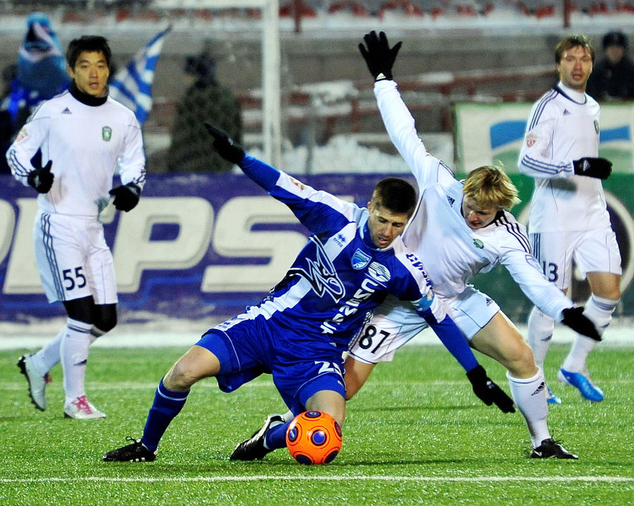 Sibir Novosibirsk v Tom Tomsk - Premier League Photograph by Epsilon