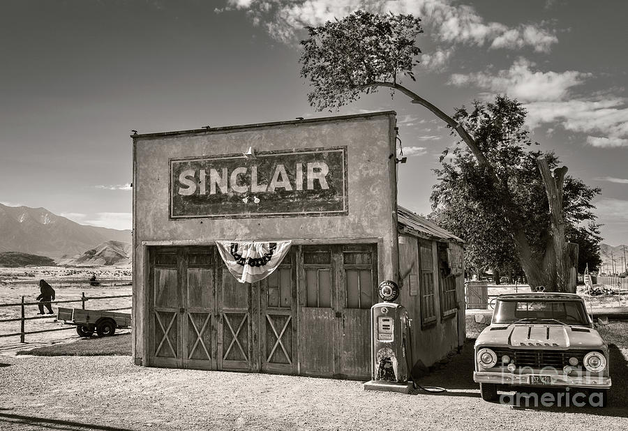 Sinclair Station Elberta Utah Photograph by Martin Konopacki