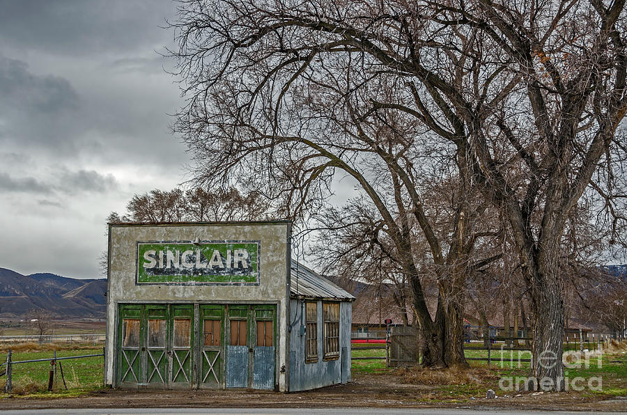 Sinclair Station Photograph