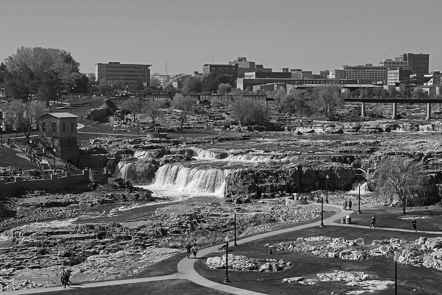 Sioux Falls Black And White Photograph by Dan Sproul