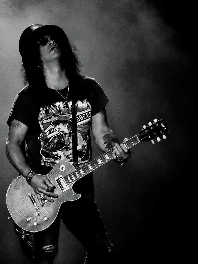 is slash on tour with gnr