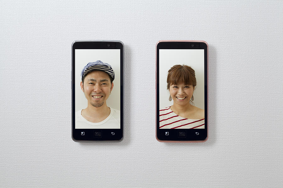 Smiling faces and a smart phones. Photograph by Yuki Kondo