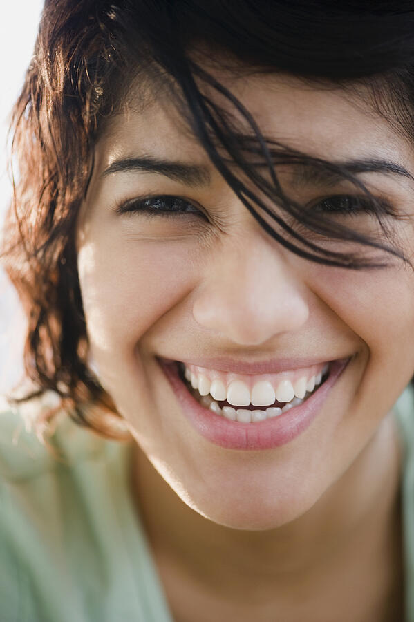 Smiling Hispanic woman Photograph by Blend Images - JGI/Jamie Grill