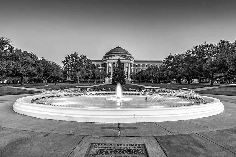 SMU Dallas Hall And Kennemer Fountain In Black and White Photograph by Gregory Ballos