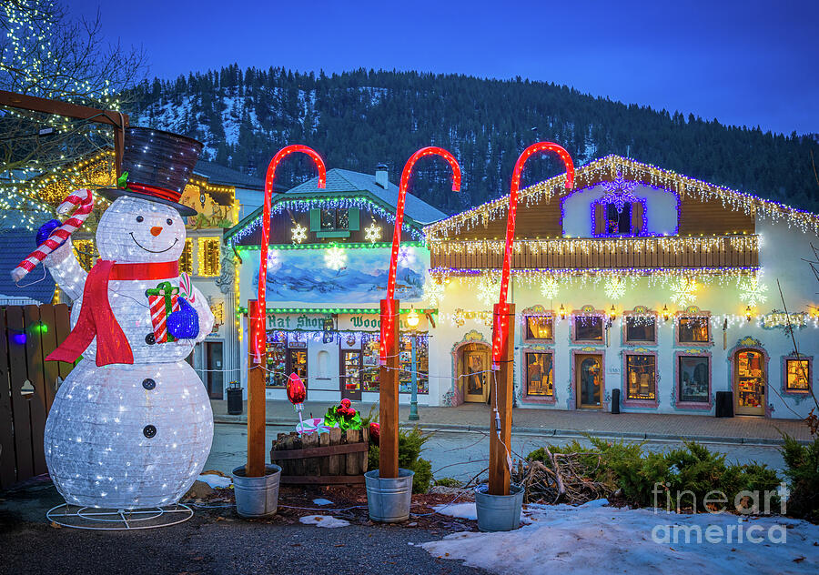 Snowman in Leavenworth Photograph by Inge Johnsson