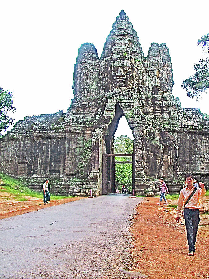 South Gate Of Angkor Thom In Angkor Wat Archeological Park, Cambodia ...