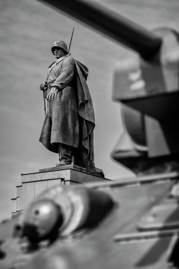 Soviet War Memorial, Berlin Photograph by Pablo Lopez