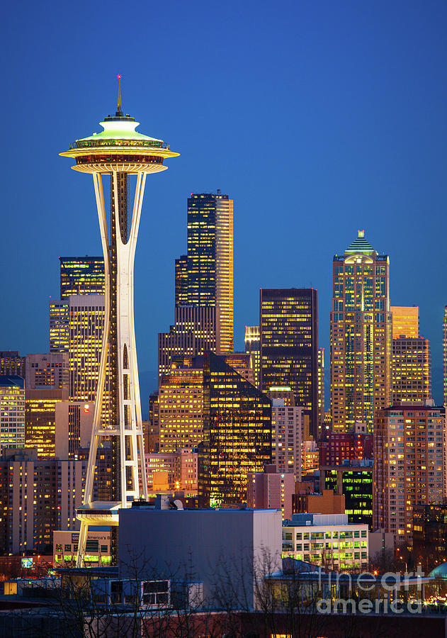 Space Needle Evening Photograph by Inge Johnsson