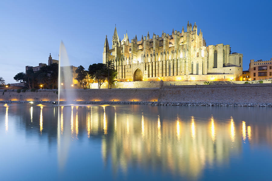 Spain, Balearic Islands, Mallorca, Palma de Mallorca, La Seu Cathedral in the evening light Photograph by Westend61