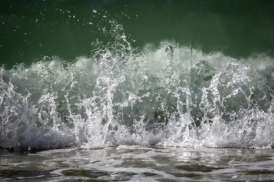 Splash Splash Wave Photograph by Linda Bonaccorsi