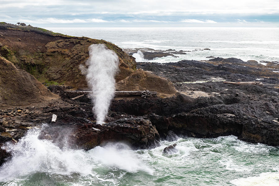 Spouting horn on the Oregon coast Photograph by Ed Clark