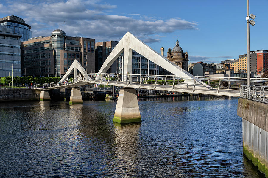 Squiggly Bridge In Glasgow Photograph by Artur Bogacki