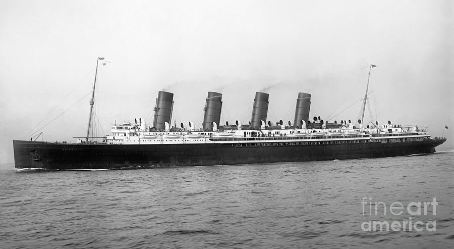 SS Mauretania, c1908 Photograph by Granger