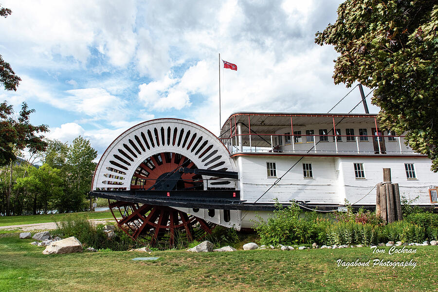 Sternwheeler Photograph - SS Sicamous Paddle Wheel by Tom Cochran