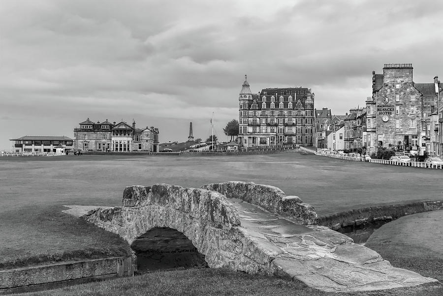 St Andrews Golf hole 18 BW Photograph by Mike Centioli