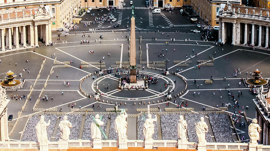 St. Peters Square - Rome, Italy Photograph by David Morehead