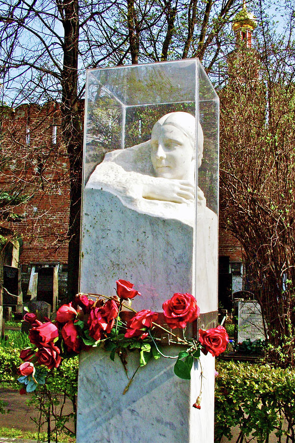 Stalin's Second Wife's Gravesite in New maiden Cemetery in Moscow ...