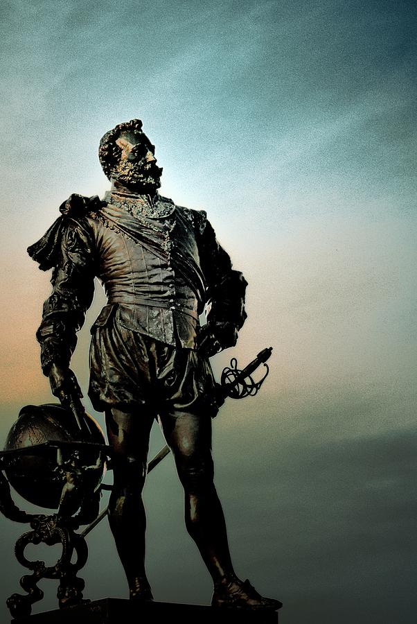 Statue of Sir Francis Drake on Plymouth Hoe. Devon, England Photograph ...