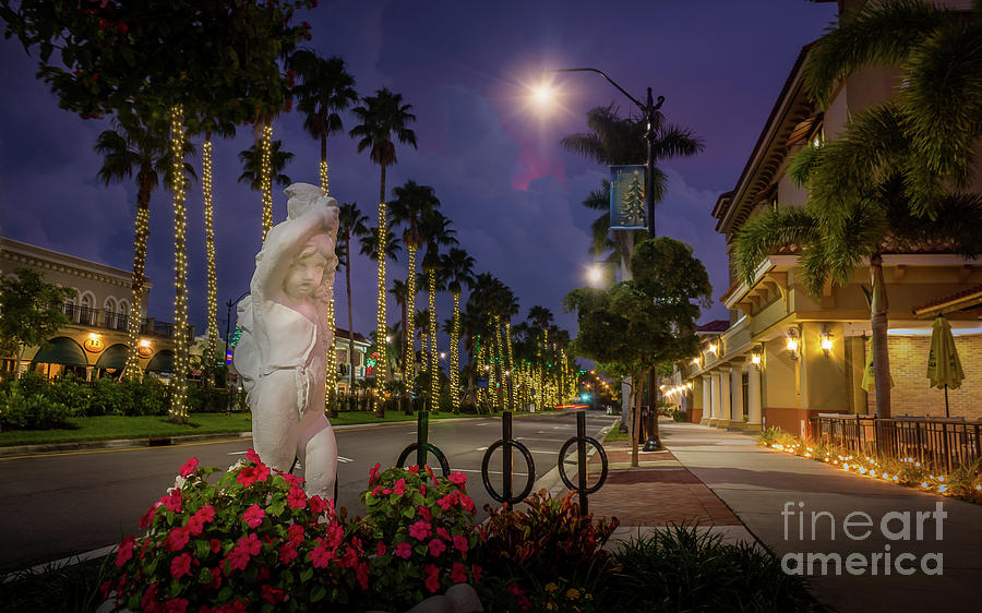 Statue on Venice Avenue Christmas Morning Photograph by Liesl Walsh