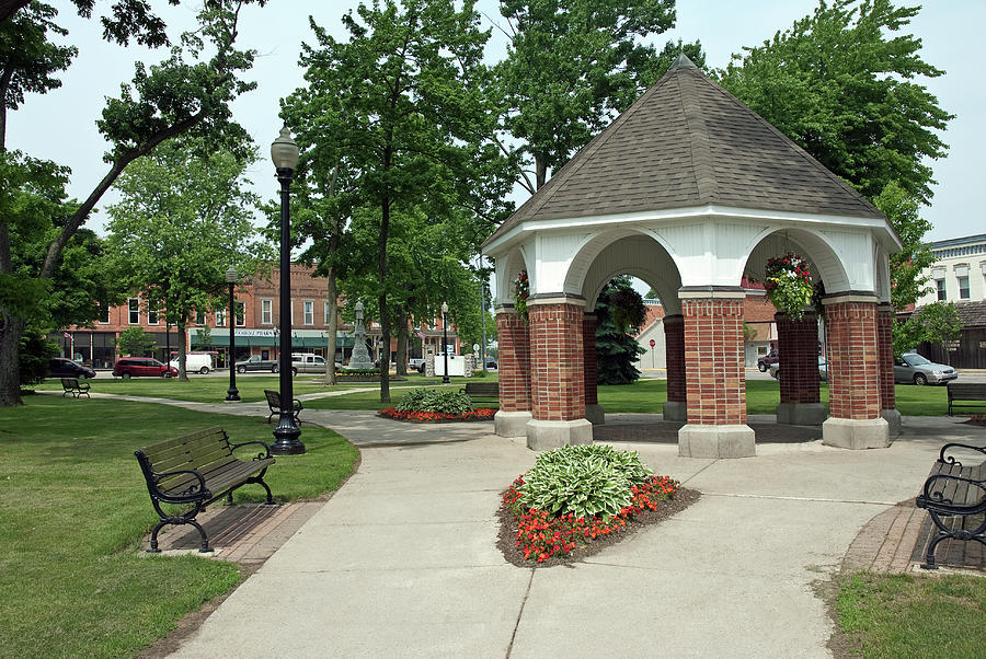 Stockbridge MI Gazabo 1378 Photograph by Stan Gregg - Fine Art America