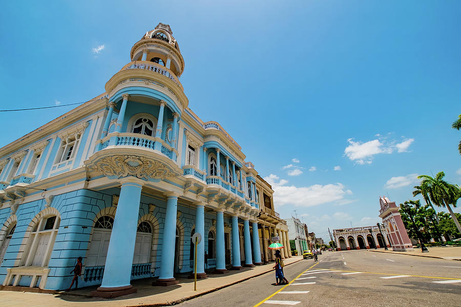 Street hoto. Cienfuegos, Cuba. Photograph by Lie Yim