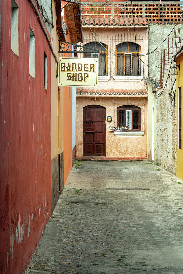 Streets of Antigua Photograph by Leslie Struxness