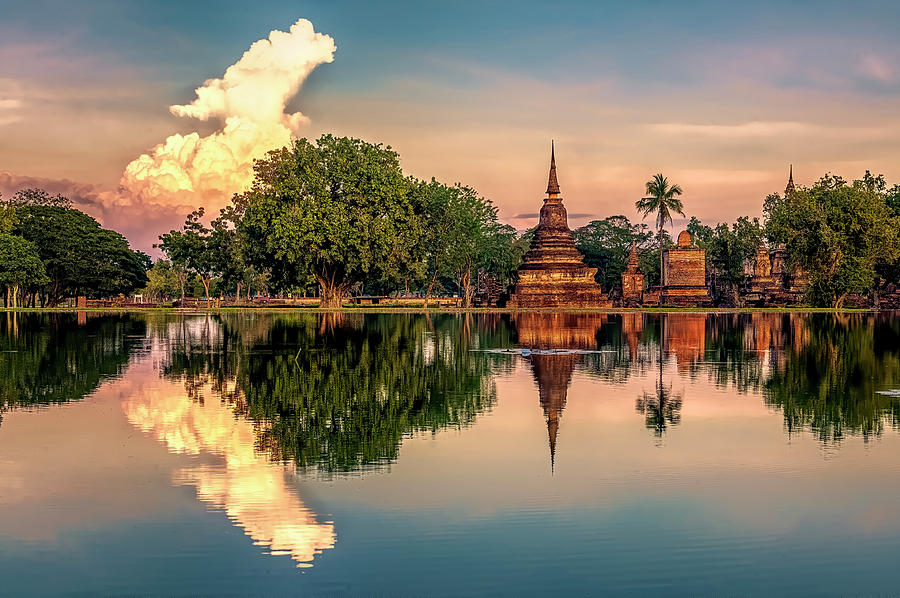 Sukhothai Park Photograph by Maria Coulson