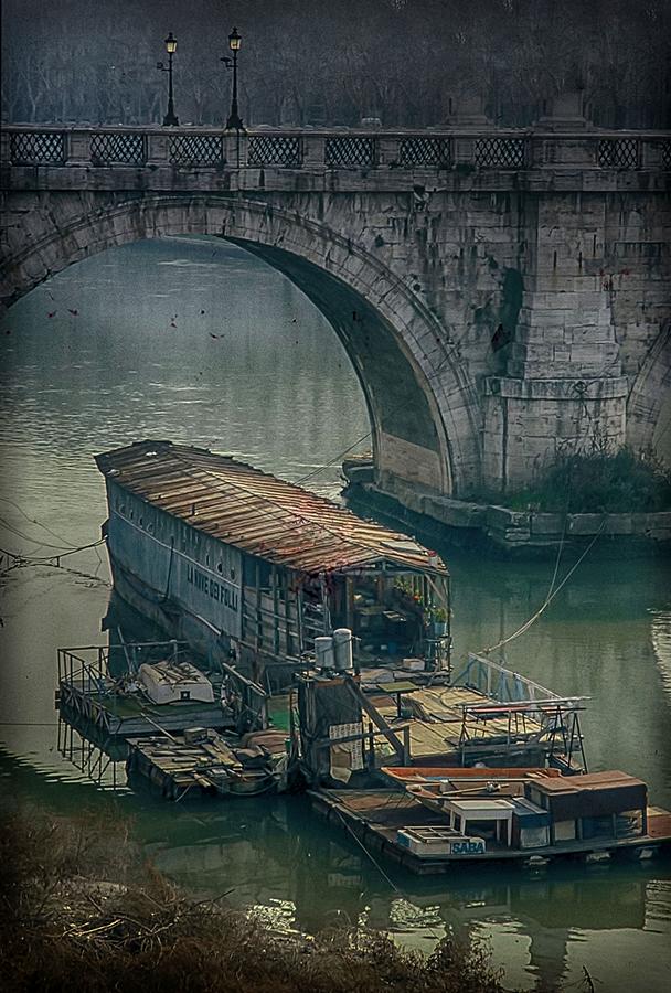 Sul fiume Photograph by Raffaele Corte