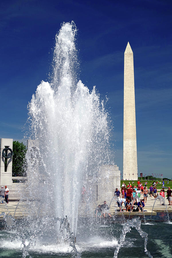 Summer On The National Mall Photograph by Douglas Taylor