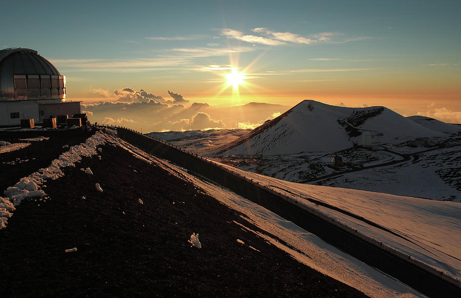 Sundown on Mauna Kea Photograph by Scott Rackers