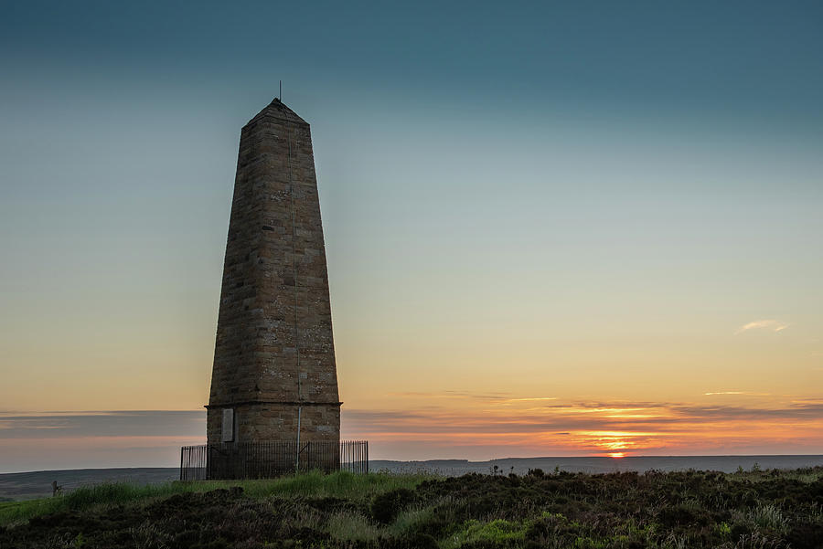 Sunrise at Captain Cooks Monument Photograph by Gary Eason