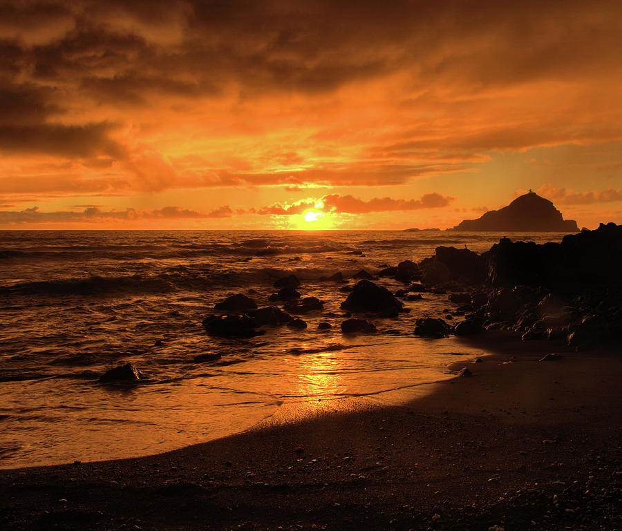 Sunrise On Koki Beach Photograph by Stephen Vecchiotti