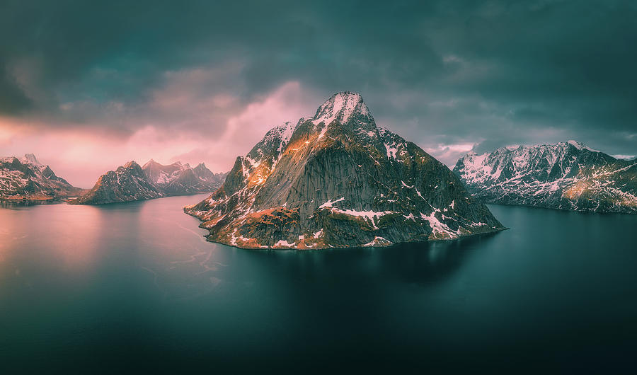 Sunset at Reine Photograph by Henry w Liu