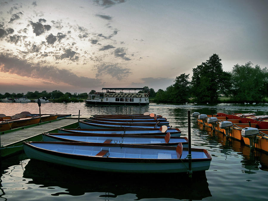 Sunset at River Thames Windsor by Santosh Puthran Sunset at River Thames Windsor by Santosh Puthran