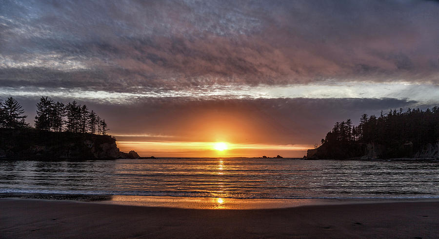 Sunset at Sunset Bay Photograph by Cliff Wassmann