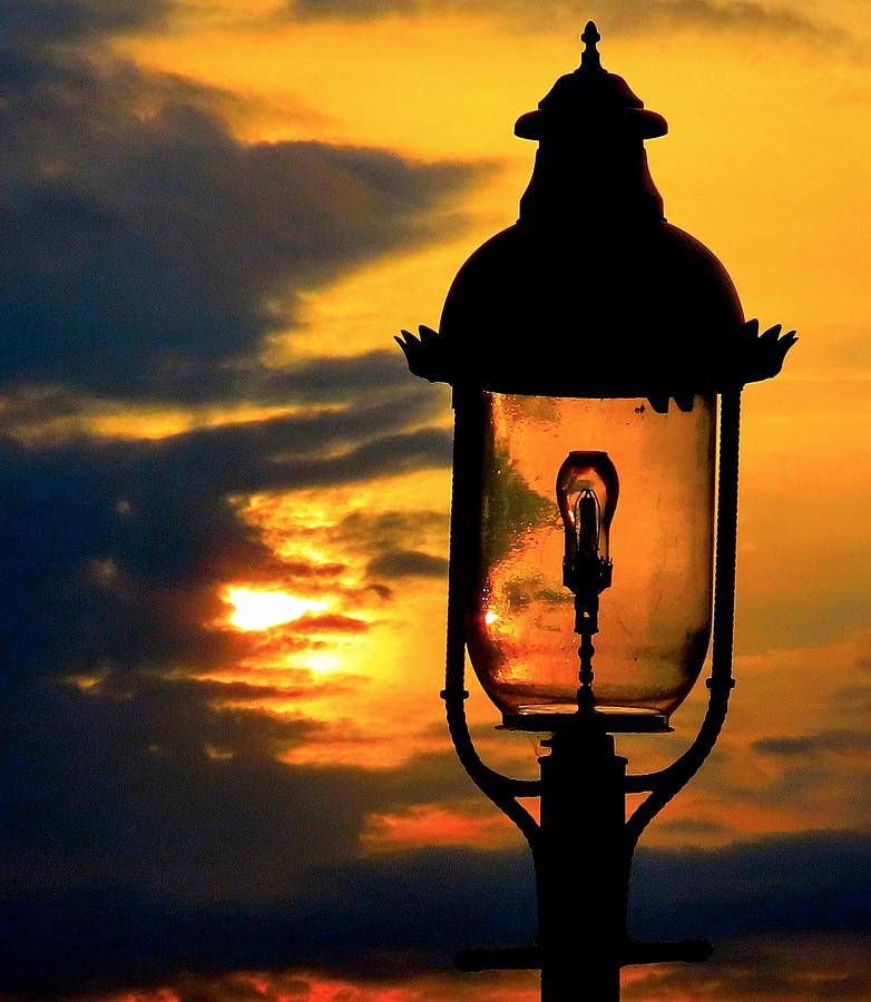 Sunset Lamppost Along the Delaware Photograph by Linda Stern