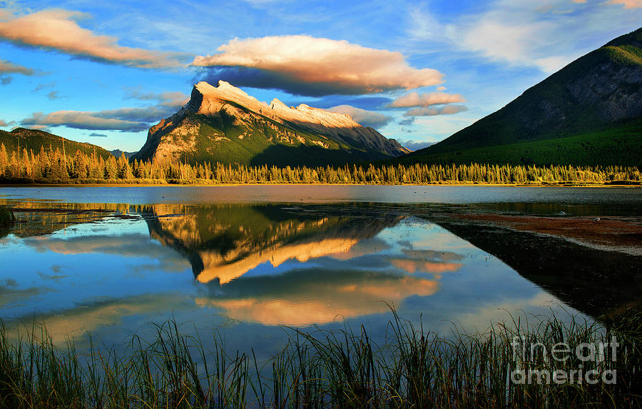 Sunset over Mount Rundle from Vermilion Lakes, Banff National Park ...