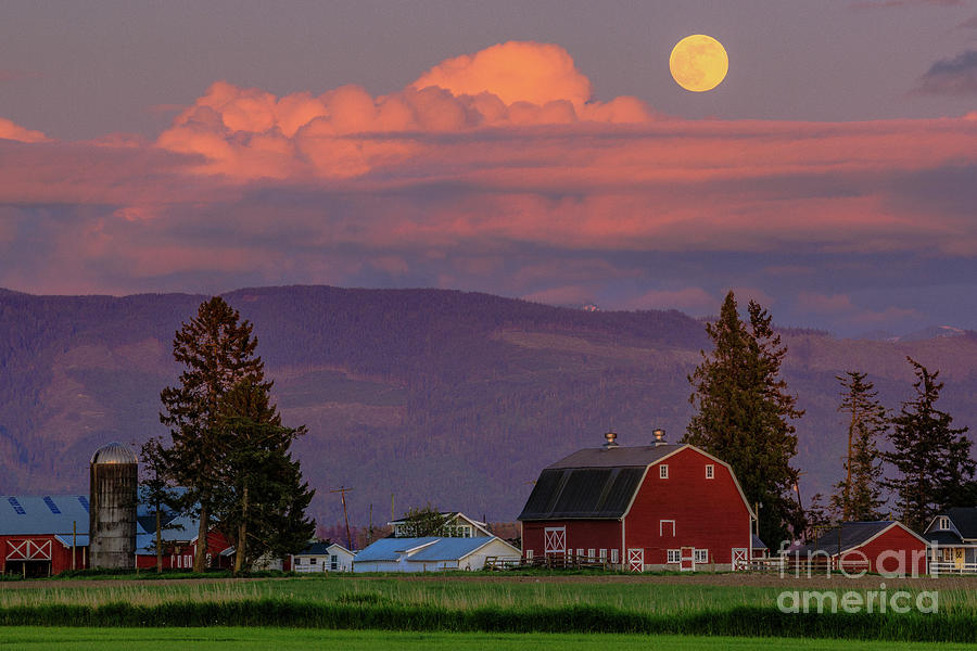 Super Moon over the Red Barn Photograph by Randy Small - Fine Art America