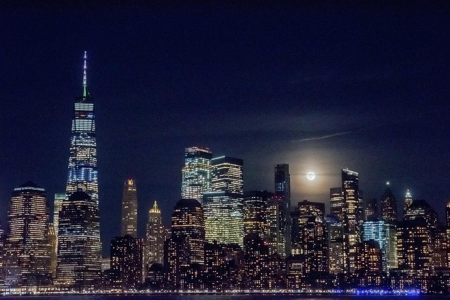 Super Worm Moon Over New York City Photograph by Alan Goldberg