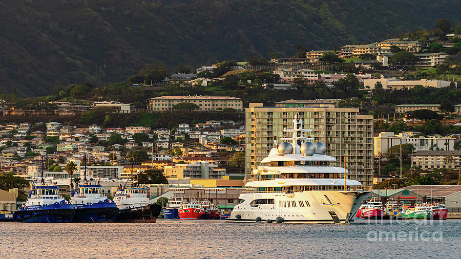 superyacht in honolulu