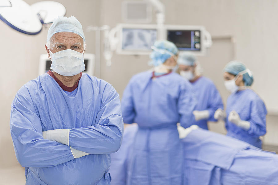 Surgeon standing in operating room Photograph by Photo_Concepts